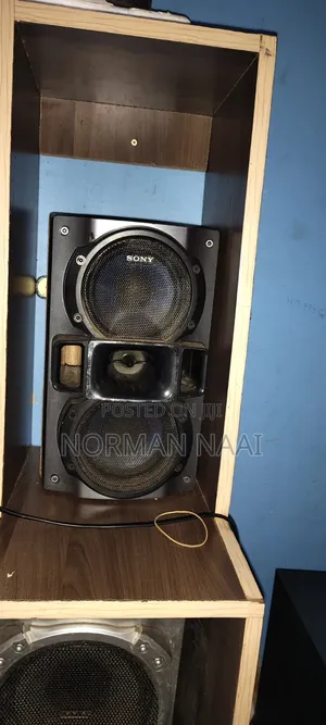 Sony 3-Changer Hi-Fi System (Iliyo tumika)
