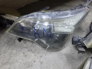 Mataa ya Xenon Toyota Spade 2015