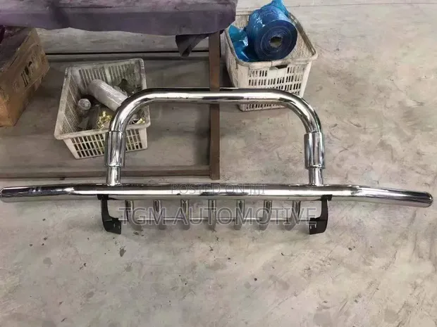 Toyota Hiace Chrome Bull Bar - Mpya Kabisa - 1
