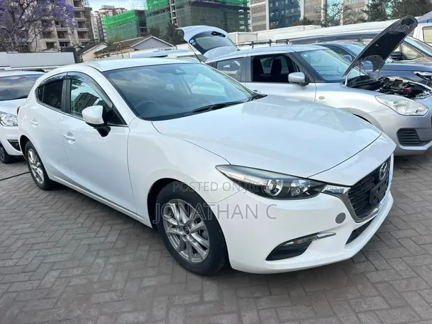 Mazda Axela 2018 Nyeupe - 1