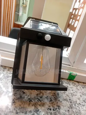 Taa ya Ukutani ya Nje ya Solar LED ya Bustani, Haiingii Maji