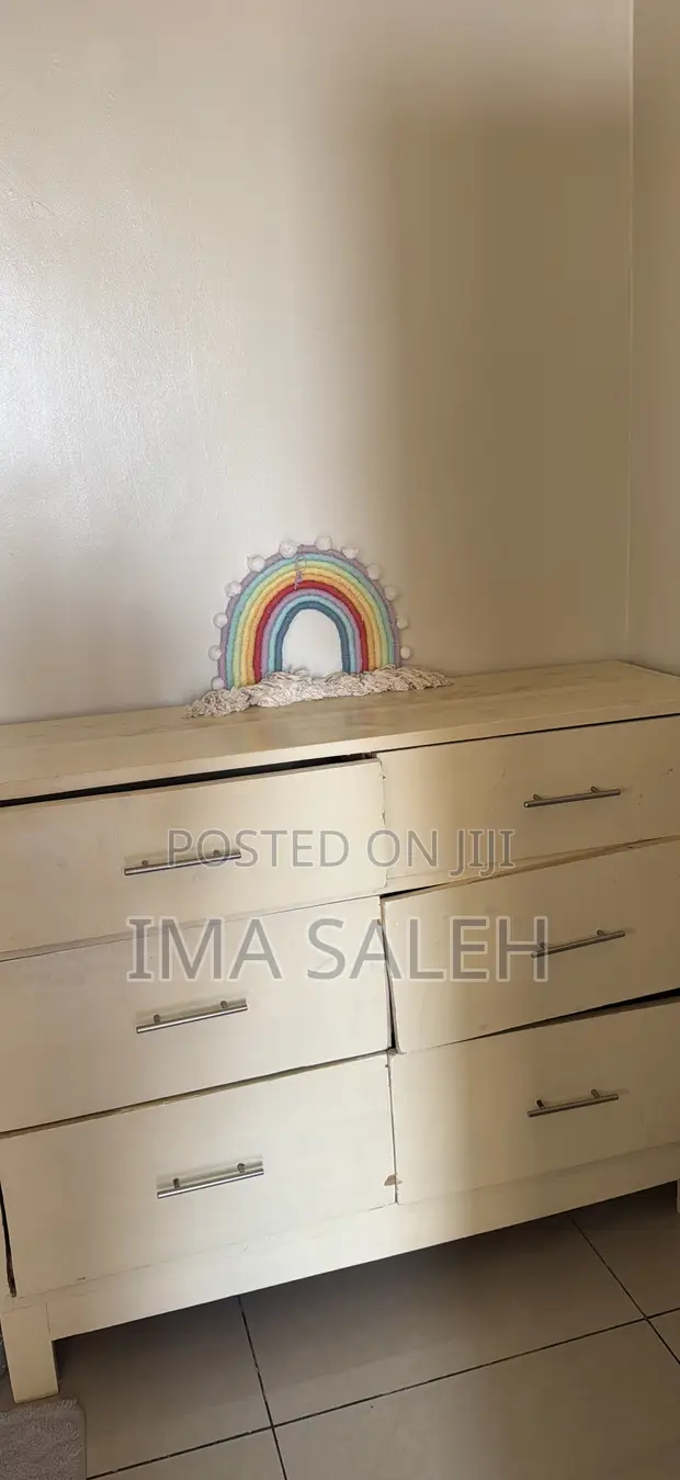 Chest of Drawers - 6 Drawers - 1