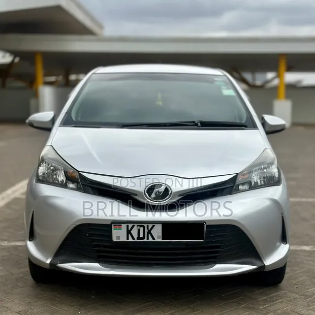Toyota Vitz 2015 Nyeupe - 1