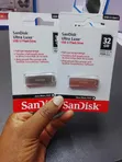 SanDisk Ultra Luxe 32GB Flash Drive - 2
