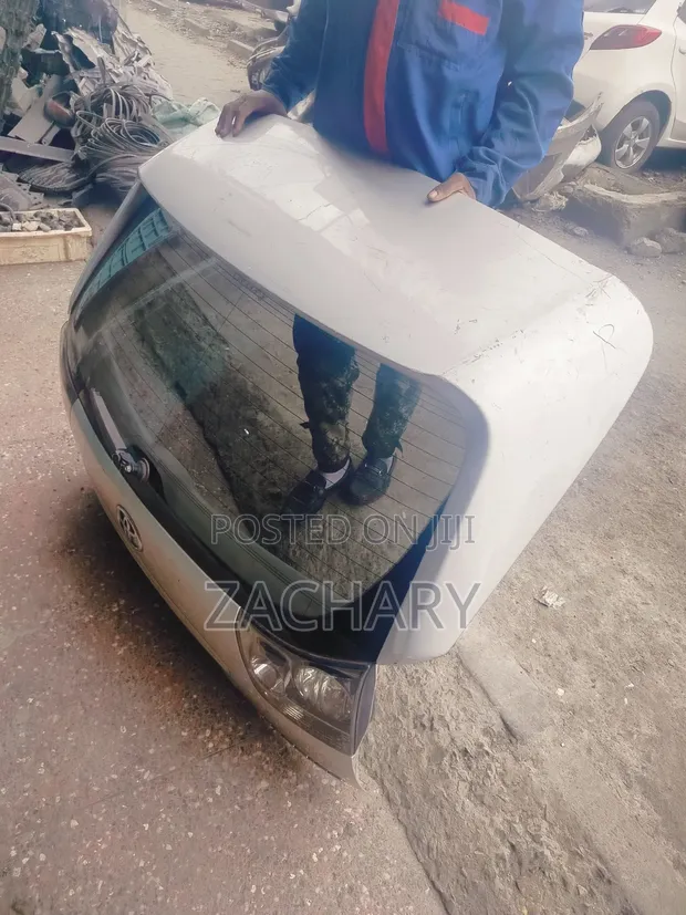 Milango ya Toyota Harrier 240 Boot (Iliyotumika) - 1