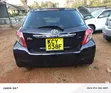 Toyota Vitz 2013 Nyeusi - 5