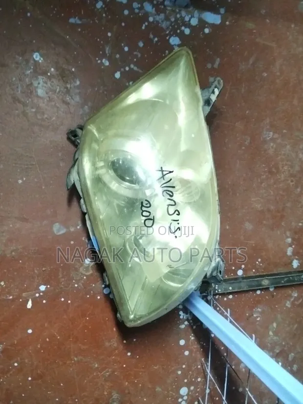 Toyota Avensis 2008 Xenon Headlight - 1