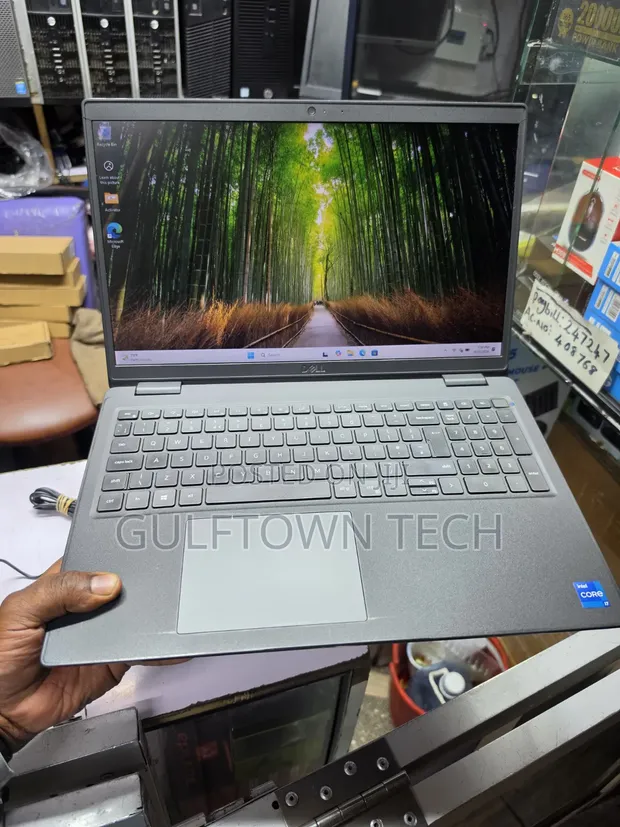 Laptop Dell Inspiron 15 3520 - 8GB RAM, 256GB SSD, Intel Core i7 - 1
