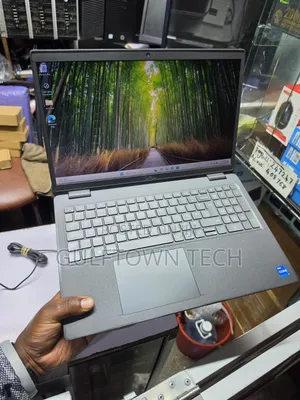 Laptop Dell Inspiron 15 3520 - 8GB RAM, 256GB SSD, Intel Core i7