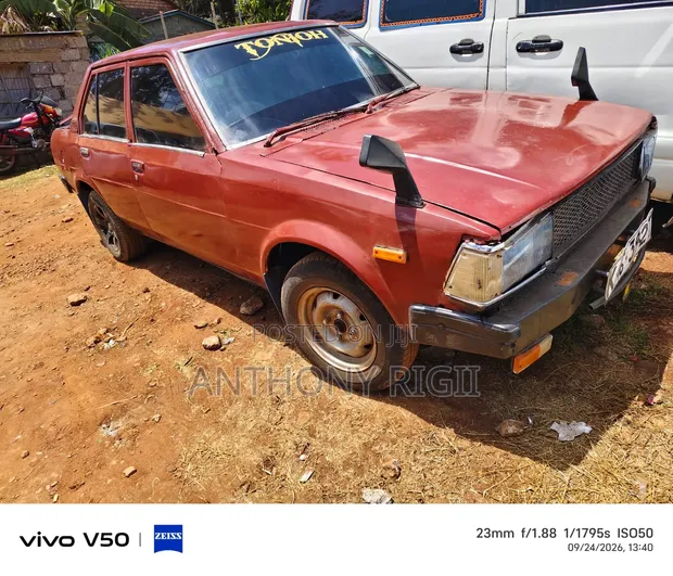 Toyota Corolla 1300 Custom DX 1983 Brown - 1