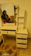 Jedwali la Kujipodoza na Kioo, Droo, Rafu, na Kiti - 1