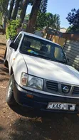 Nissan Hardbody 2005 Nyeupe - 1