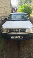 Nissan Hardbody 2005 Nyeupe - 2