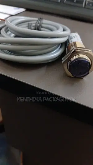 Chint CDD-11N Cylindrical Photoelectric Sensor - M18