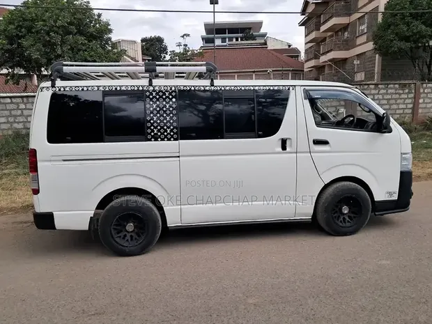 Toyota HiAce 2013 Abiria 14 Otomatiki - 1