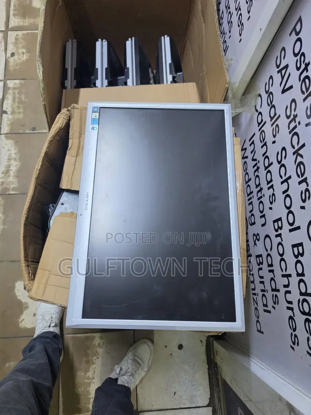 Hanns G 22-inch TFT Monitor - 1