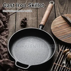 Cast Iron Skillet with Bamboo Lid