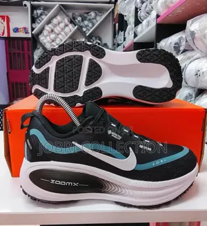 Nike ZoomX Vomero 18 GORE-TEX Trainers