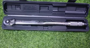 Micrometer Adjustable Click-Type Torque Wrench 1/2" (28-210Nm)