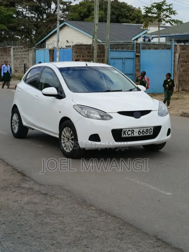 Mazda Demio 2011 White - 1