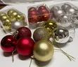 6 PCS Set Christmas Baubles - Shiny, Matte, Glittery Plastic - 1