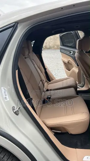 2020 Porsche Cayenne Base AWD Beige