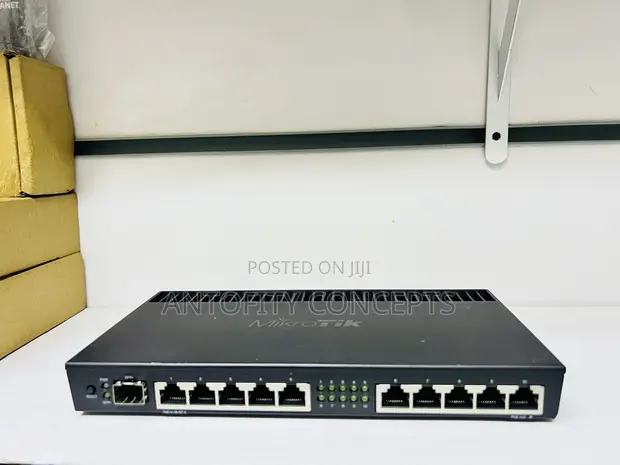 MikroTik RB4011iGS+RM Router - 1