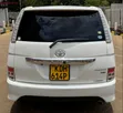 Toyota Isis 2014 White - 3