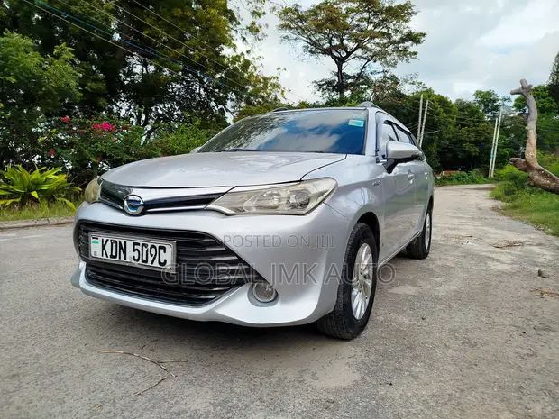 Toyota Corolla Fielder 1.5 Hybrid FWD 2016 Silver - 1