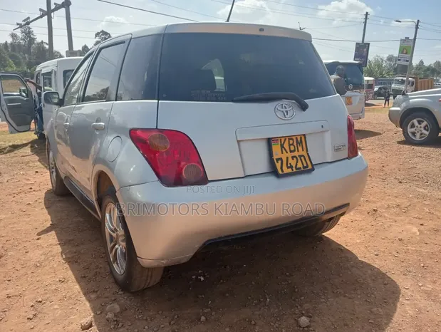 Toyota IST 2003 Silver - 1