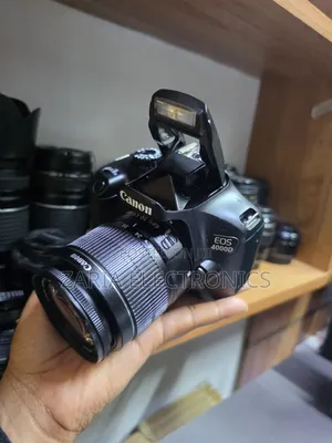 Canon EOS 4000D Kamera ya DSLR na Lens