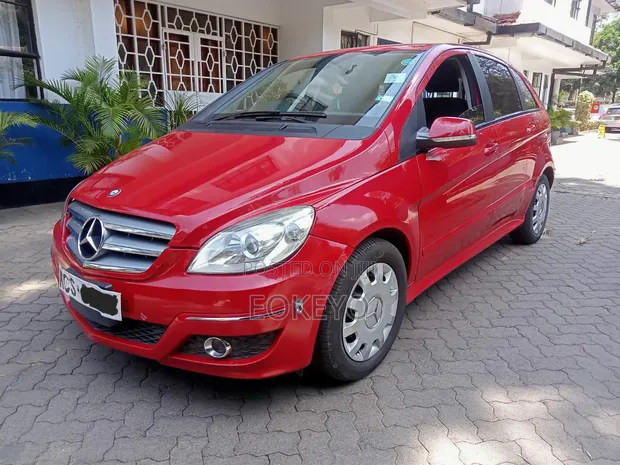 Mercedes-Benz B-Class B180 Petrol 2011 Red - 1