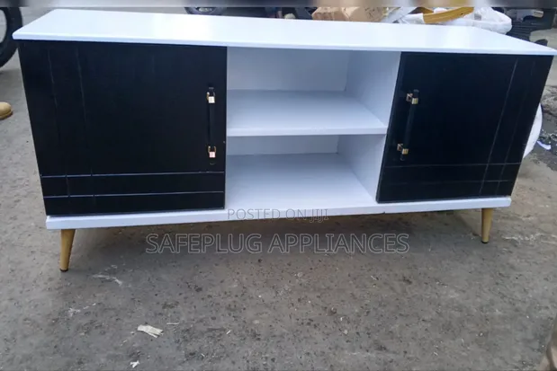 Executive American Flats 4.5FT TV Stand - Brand New - 1