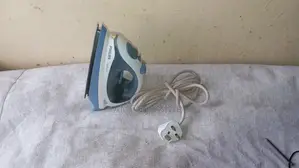Philips LightCare Steam Iron (GC1480)