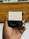 Samsung Galaxy Z Flip4 128GB Gold - 3