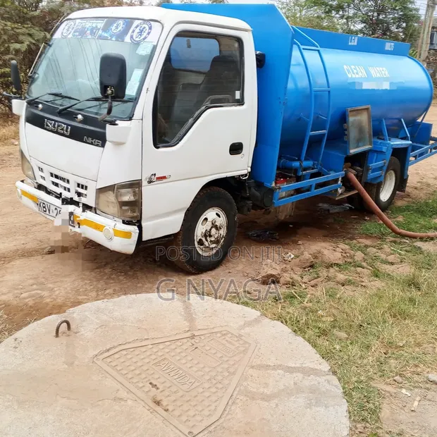 Isuzu NKR 2016 Truck - 1