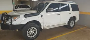 Ford Everest 2012 Nyeupe