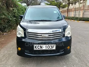 Toyota Noah 2010 Nyeusi