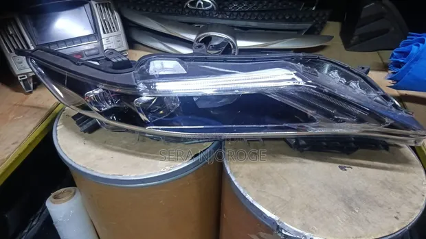 Toyota Corolla Fielder 165 Non Xenon Headlight (Used) - 1
