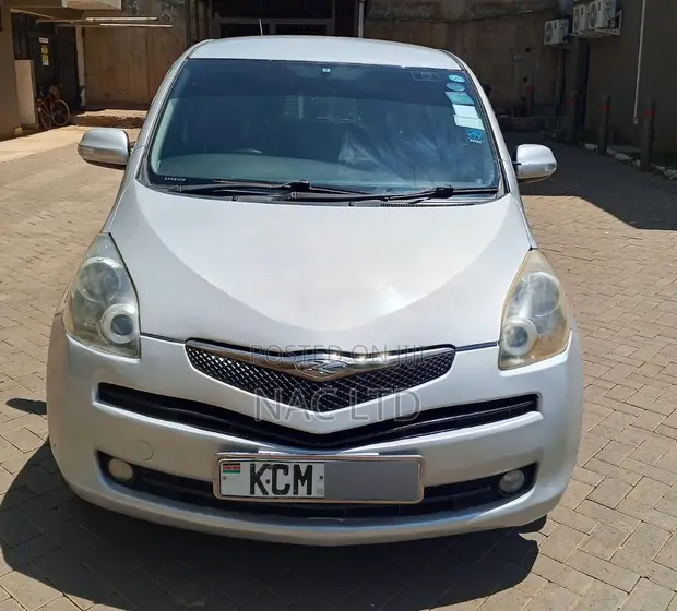 Toyota Ractis 1.5 FWD 2010 Silver - 1