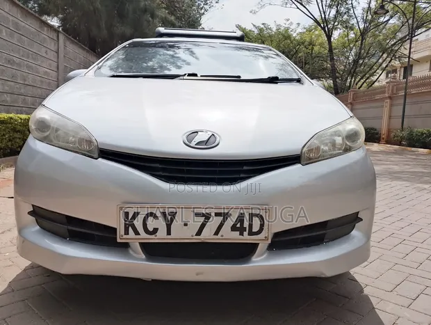 Toyota Wish 2013 Nyeupe - 1