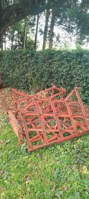 Kifurushi cha Trekta Massey Ferguson 290 na Baler International 435