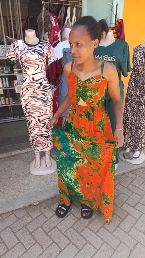 Mavazi ya Dera bila Mgongo kutoka Cut and Sew