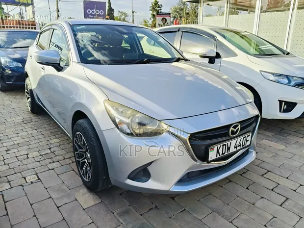 Mazda Demio 2018 Nyeupe - 1