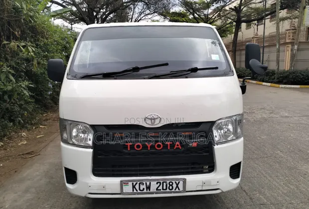 Toyota HiAce 2012 - Dizeli - 1