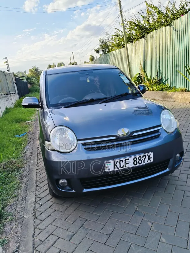Toyota Sienta 1.5 FWD Minivan 2009 Grey - 1