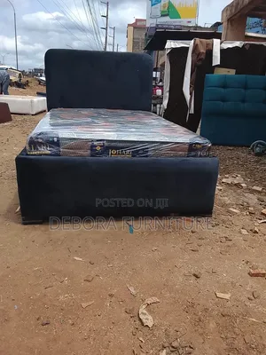 Kitanda cha Chester 5x6 na Godoro - Rangi Nyingi