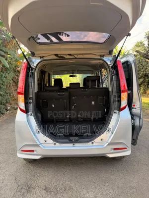 Toyota Roomy 2017 Nyeusi