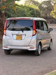 Toyota Roomy 2017 Nyeusi - 3