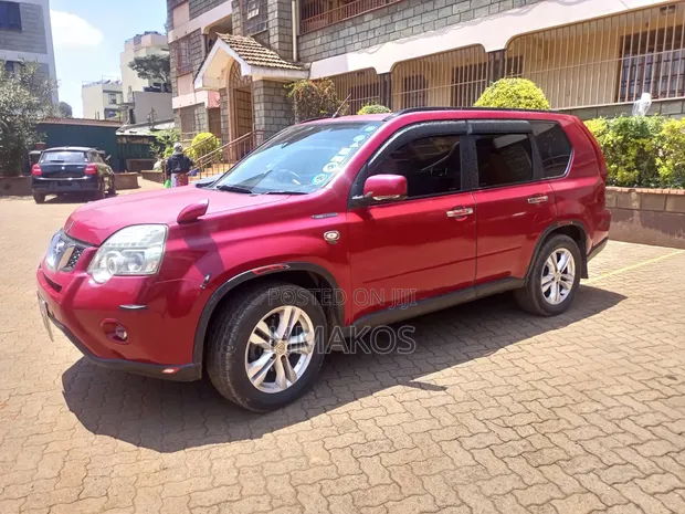 Nissan X-Trail 2.0 Petrol XE 2011 Nyeusi - 1
